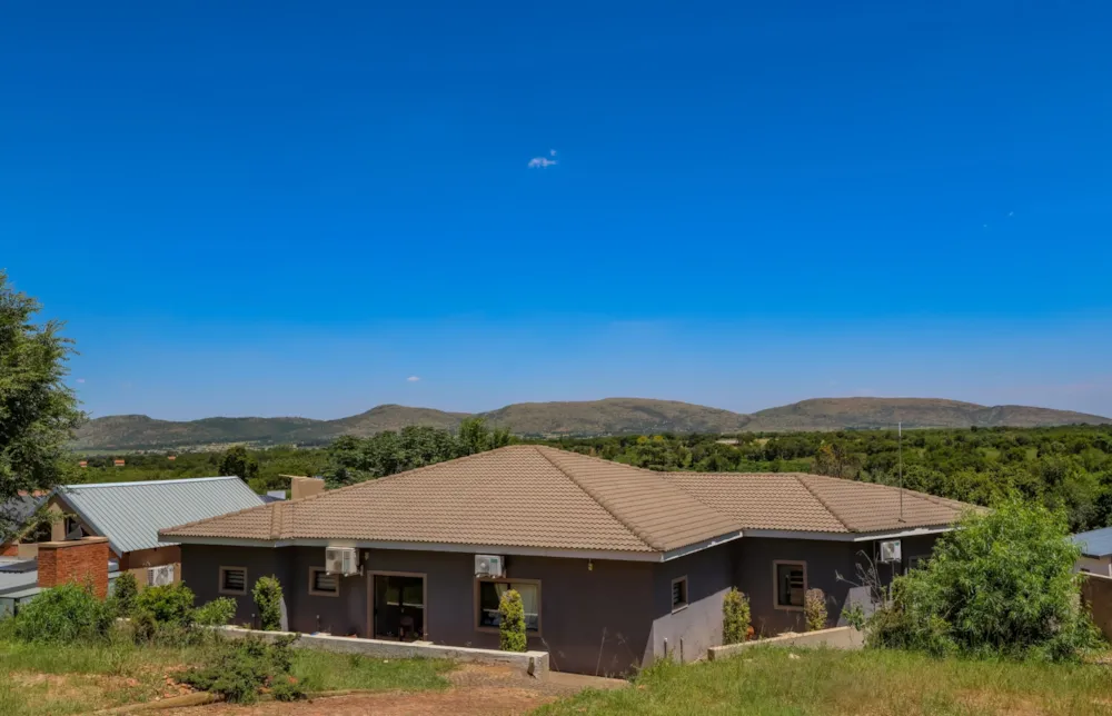 Security estate home let in Magalies Golf Estate - 1HR1746786