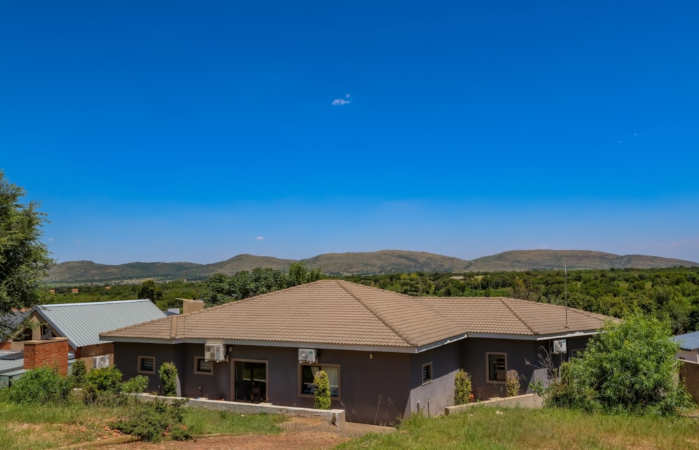 Security estate home to rent in Magalies Golf Estate - 1HR1746786 Security estate home to rent in Magalies Golf Estate - 1HR1746786
