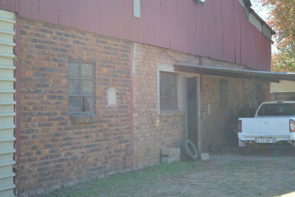 Commercial industrial property for sale in Modimolle (Nylstroom) - 1MDM1703191