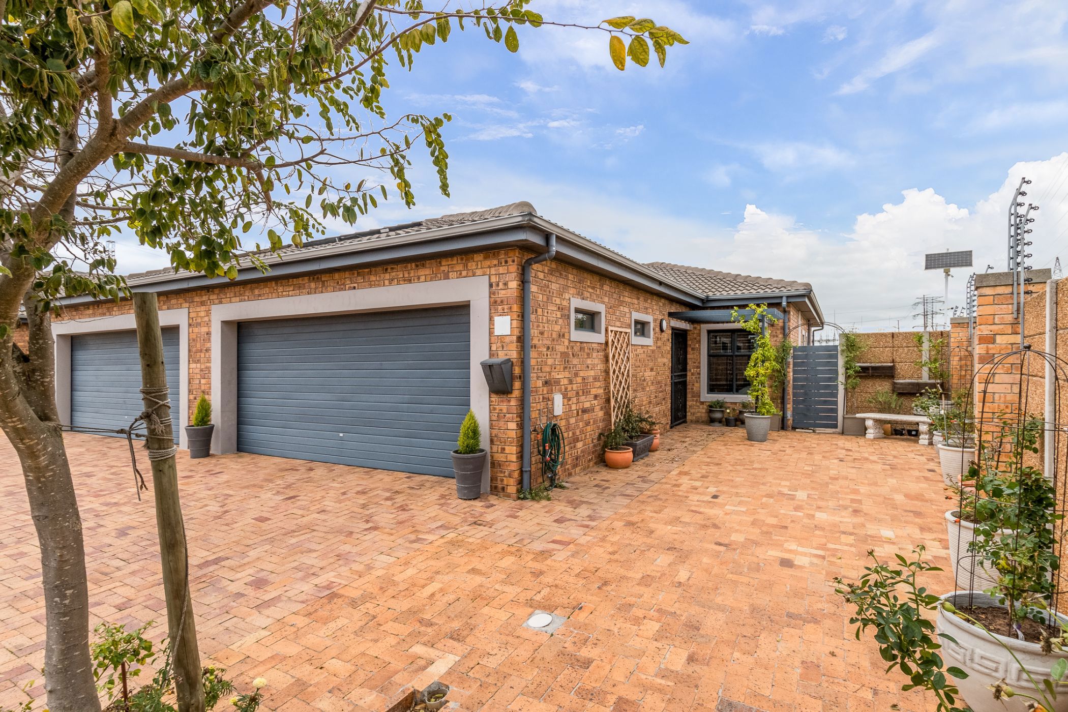 Security complex home sold in Sonkring - 1BC1703236