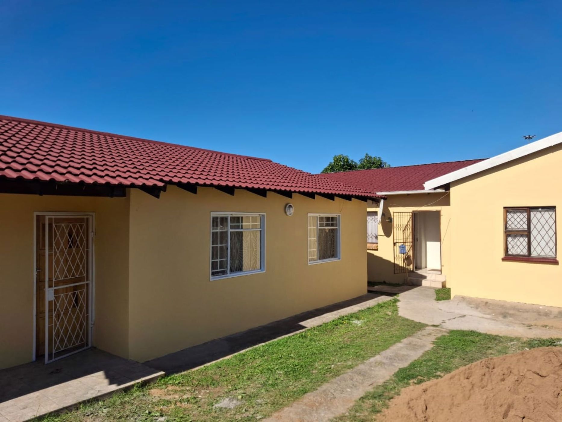 House let in Northcrest - 1MH1703834