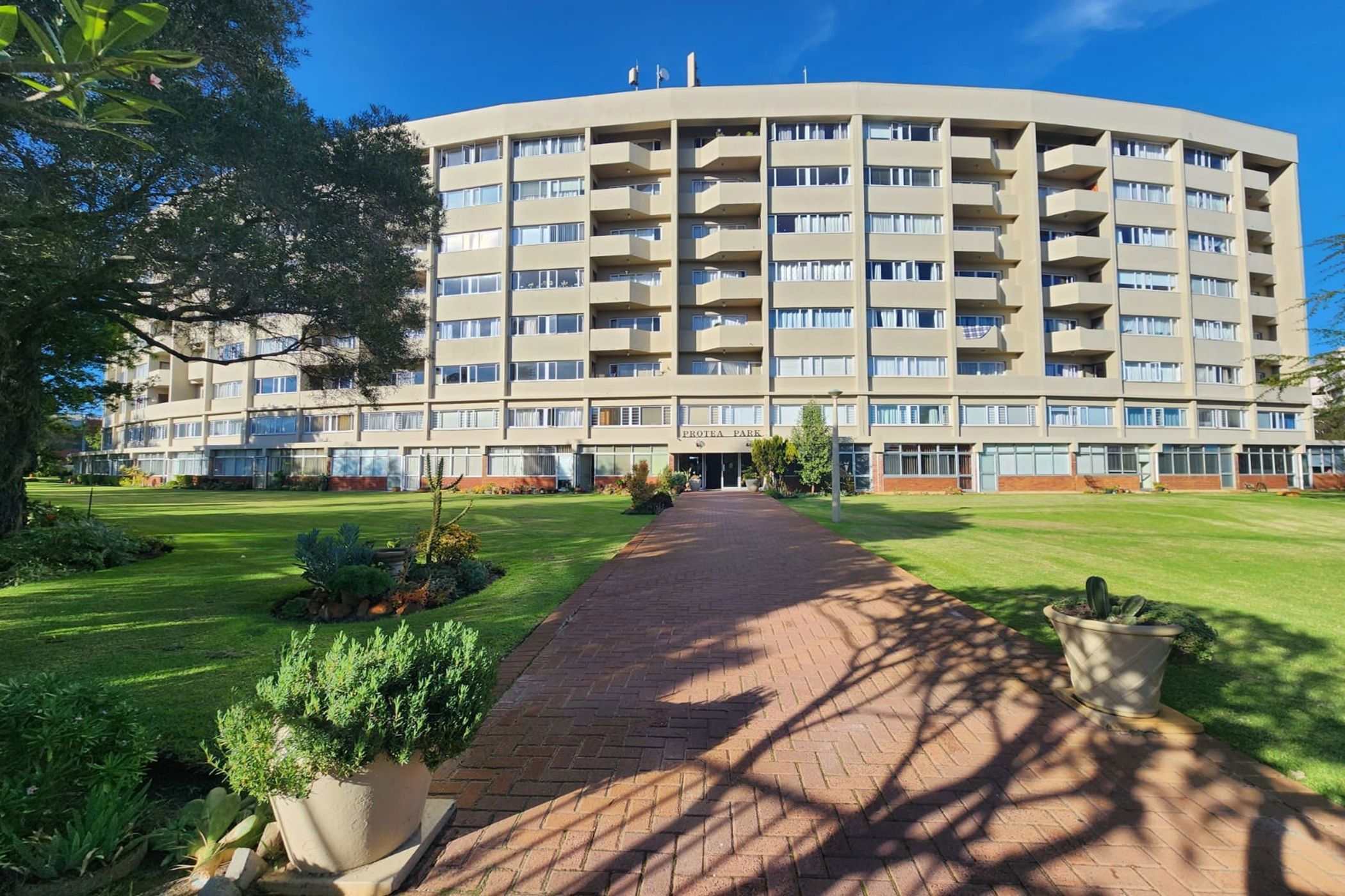 Apartment to rent in Parow North - 1BC1721856