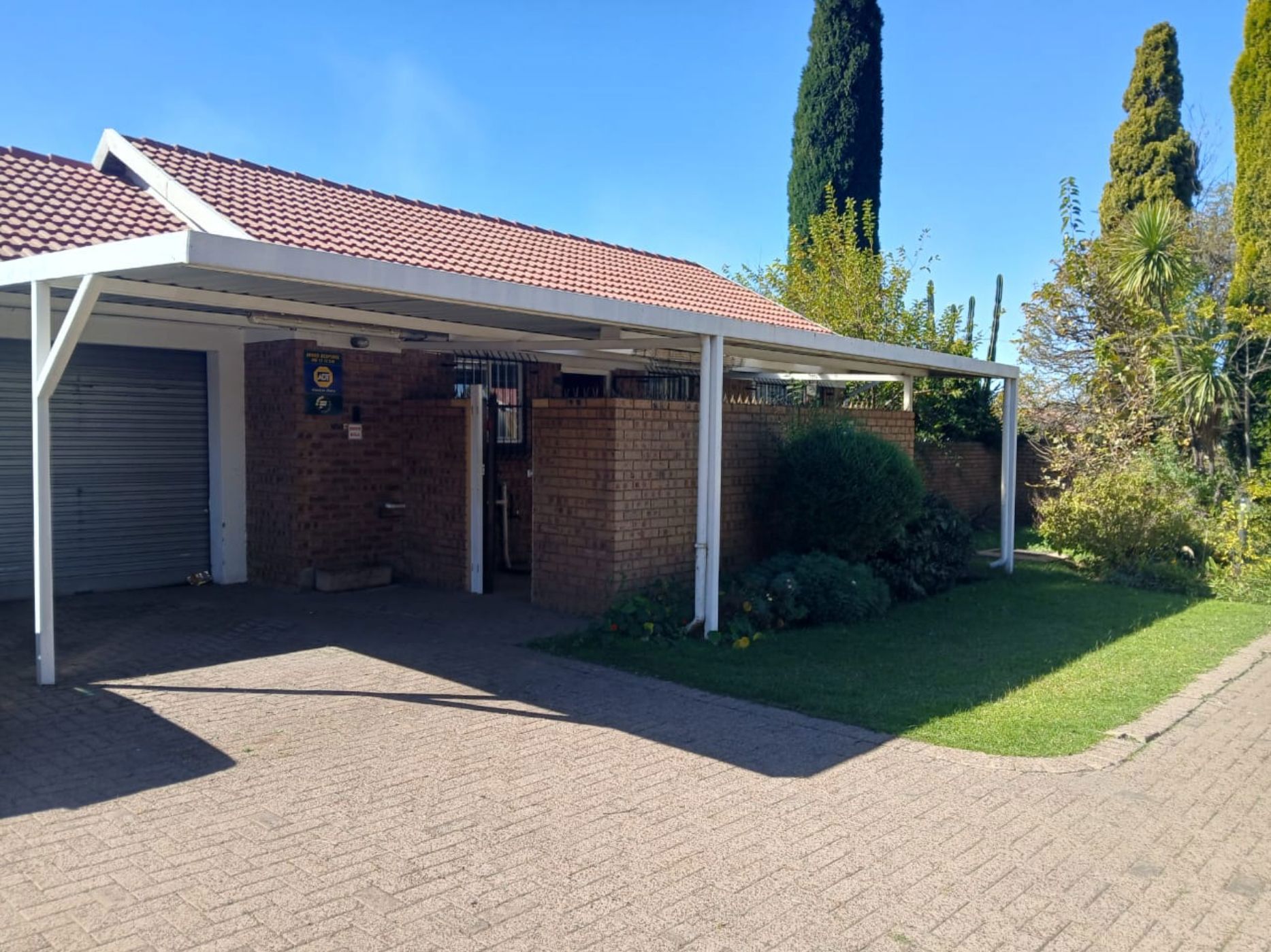 Security complex home let in Reyno Ridge - 1WD1703912