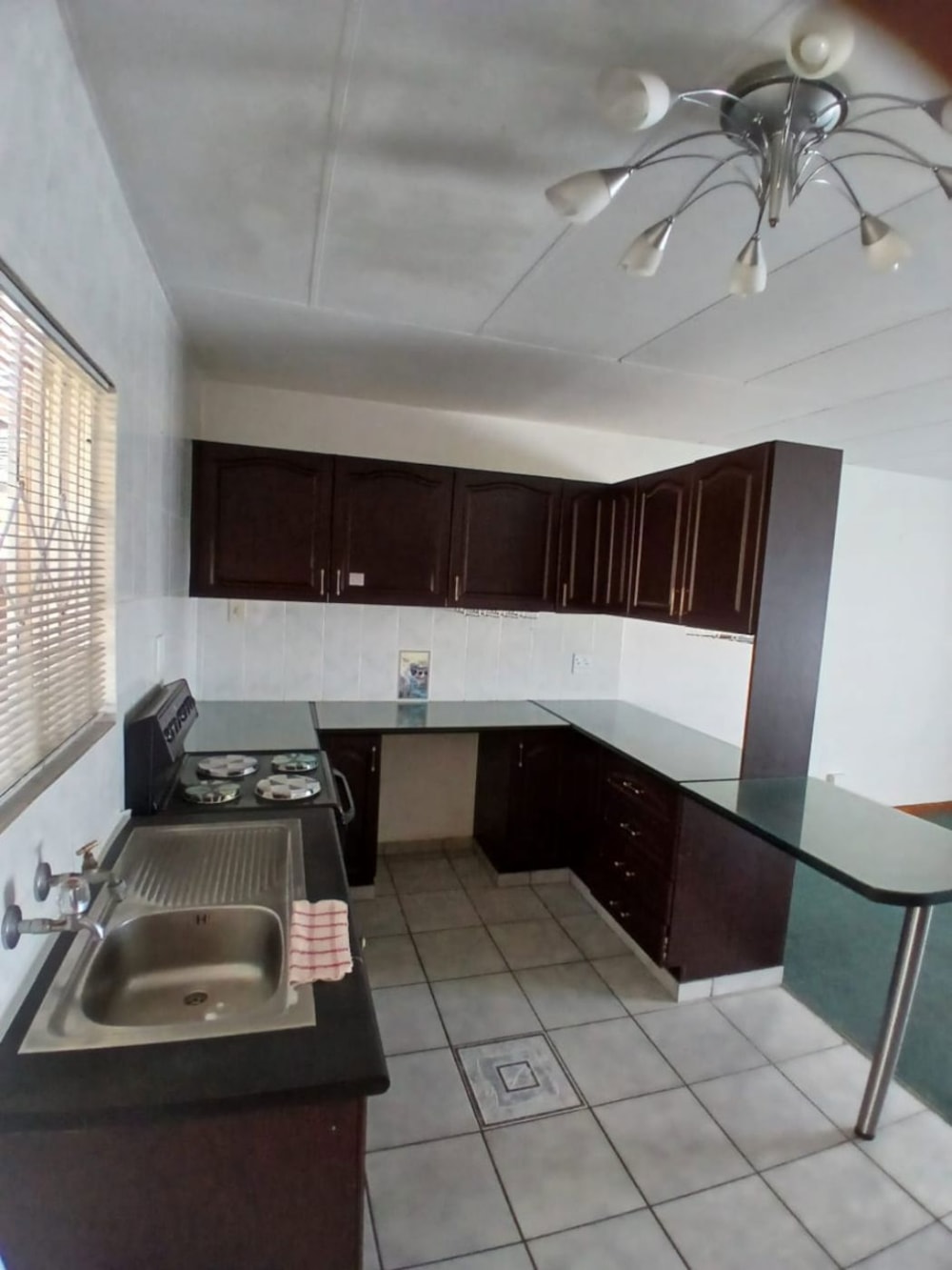 Security complex home let in Reyno Ridge - 1WD1703912 Security complex home let in Reyno Ridge - 1WD1703912