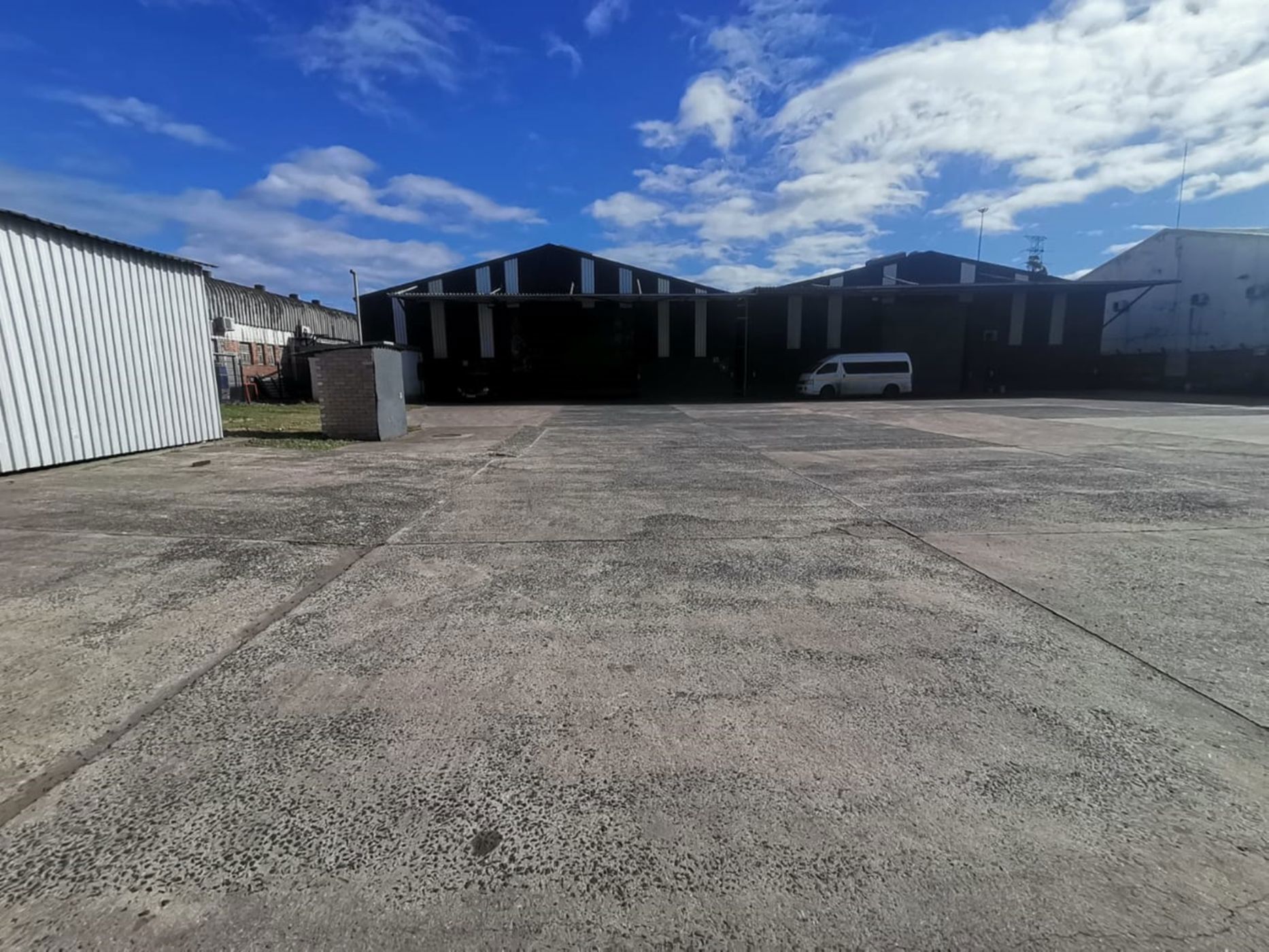 Commercial industrial property for sale in Phoenix, KwaZulu-Natal - 1DA1704074