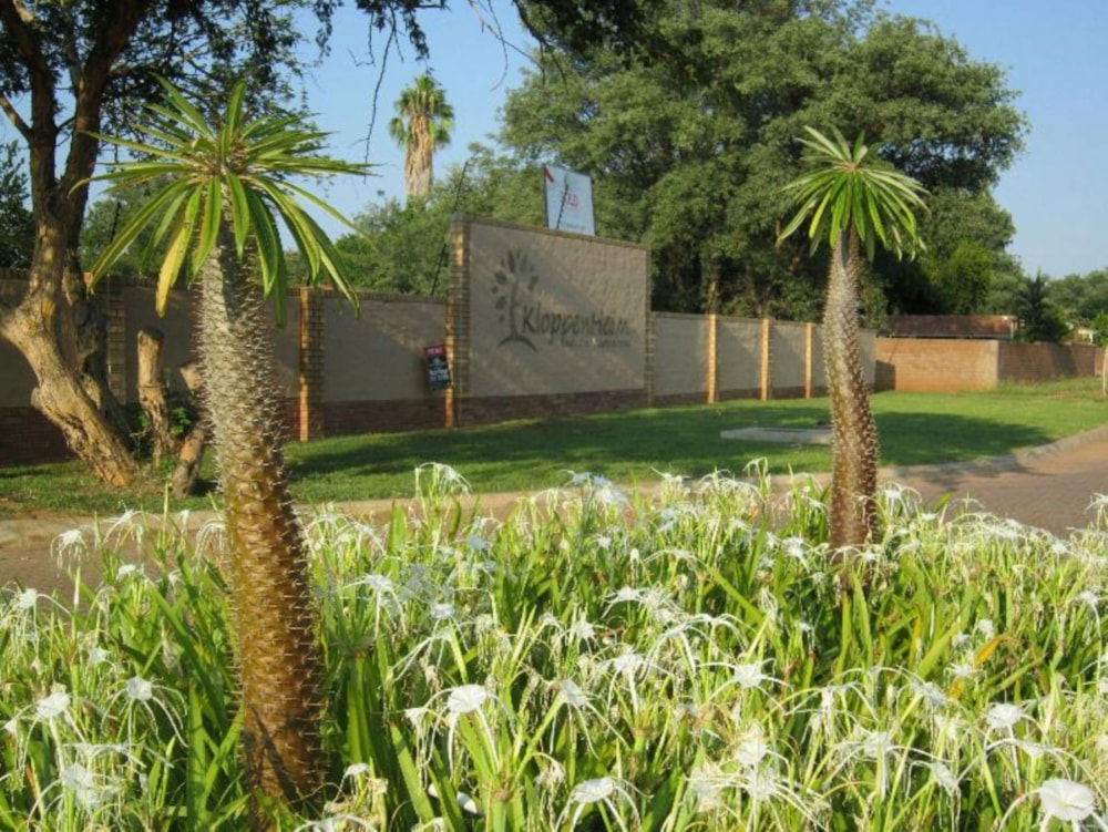 Security complex home let in Ellisras (Lephalale) - 1ER1704101 Security complex home let in Ellisras (Lephalale) - 1ER1704101