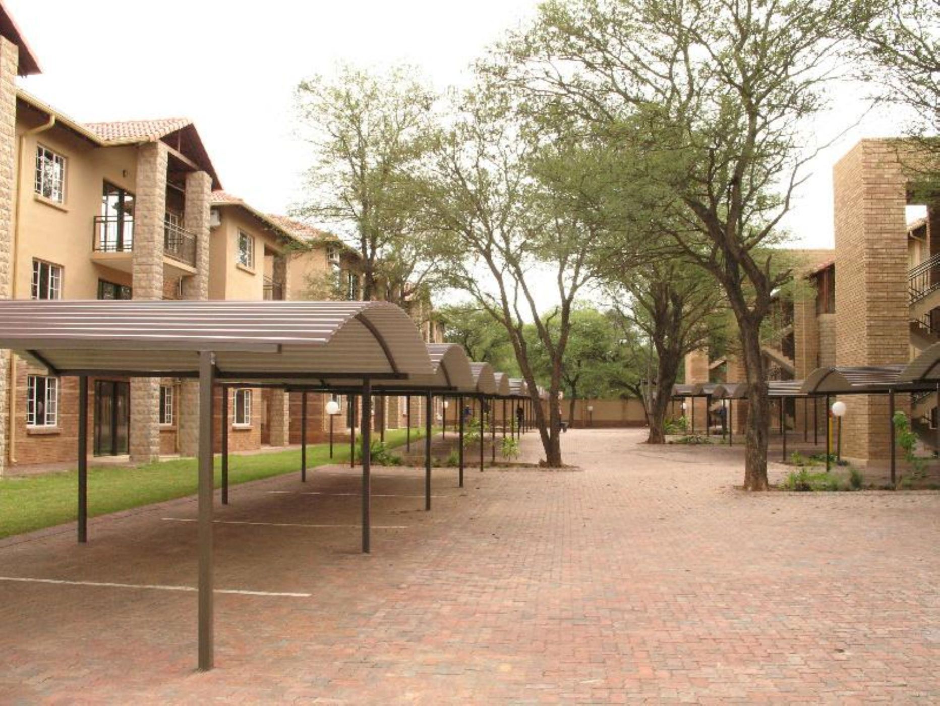 Security complex home to rent in Ellisras (Lephalale) - 1ER1724459