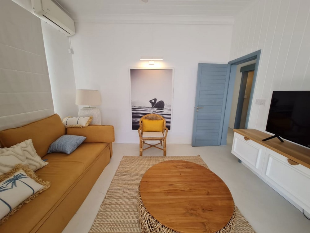 Beachfront villa to rent in Tamarin, Mauritius - MUR1704117 Beachfront villa to rent in Tamarin, Mauritius - MUR1704117