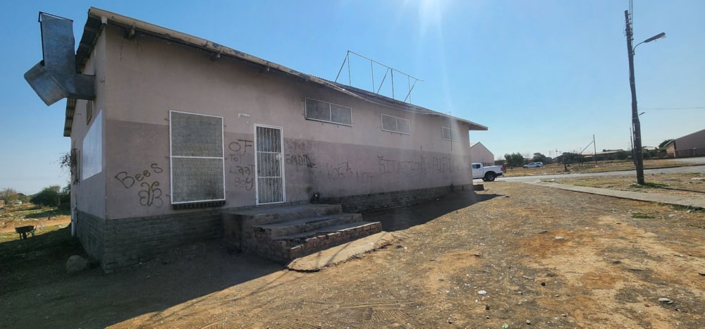 Commercial retail property for sale in Cradock - 1KK1704222 Commercial retail property for sale in Cradock - 1KK1704222
