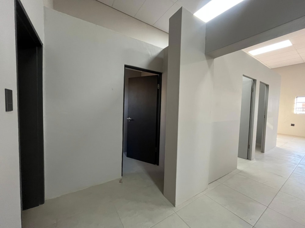 Commercial Building let in Hoedspruit - 1HS1704292 Commercial Building let in Hoedspruit - 1HS1704292