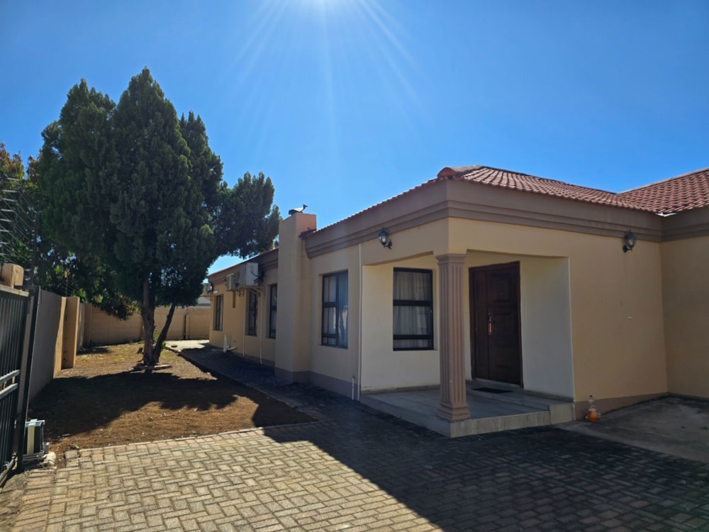 House for sale in Block 8, Botswana - 3BO1704334