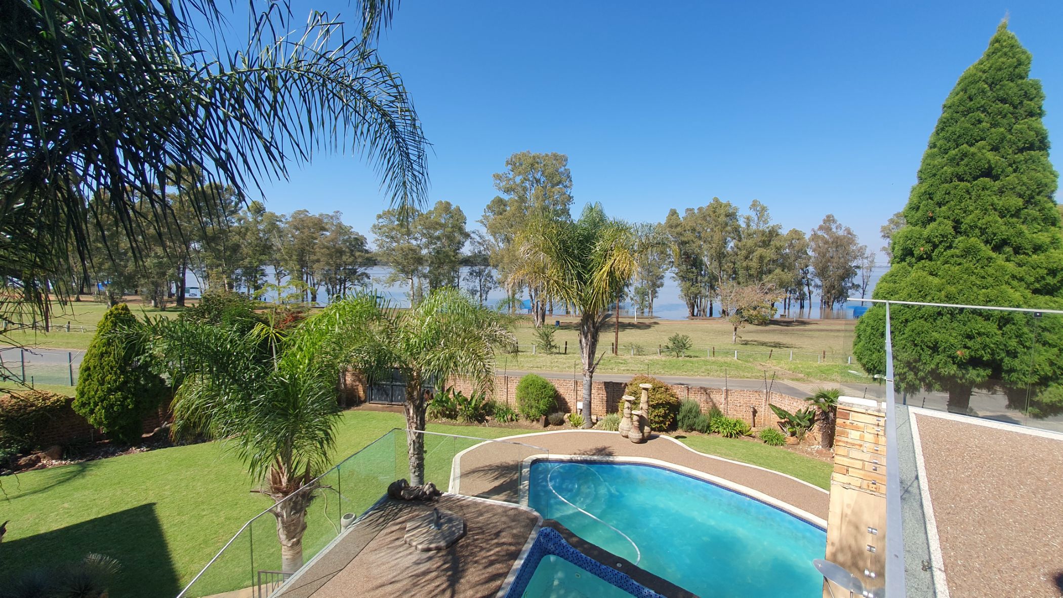 Multi-storey house for sale in Vaal Marina, Gauteng - 1VT1705878