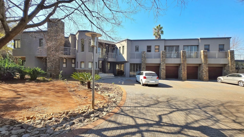 Double-storey house for sale in Mooikloof - PT1704403 Double-storey house for sale in Mooikloof - PT1704403