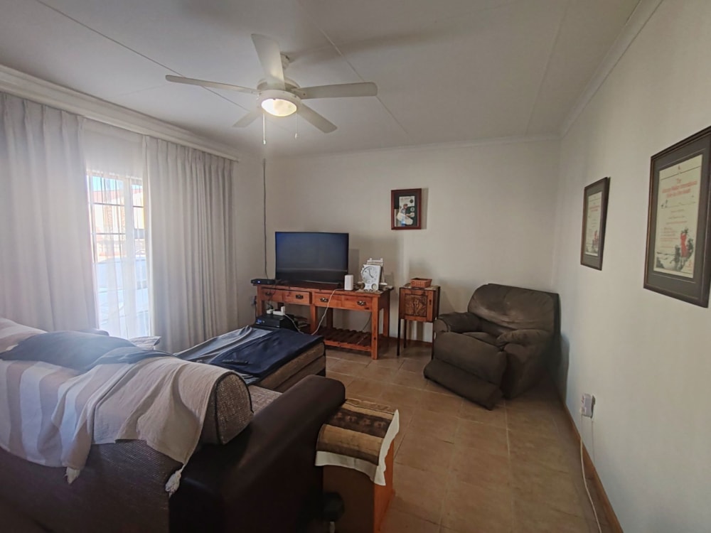 Townhouse for sale in Oudtshoorn Central - 1OU1704448 Townhouse for sale in Oudtshoorn Central - 1OU1704448