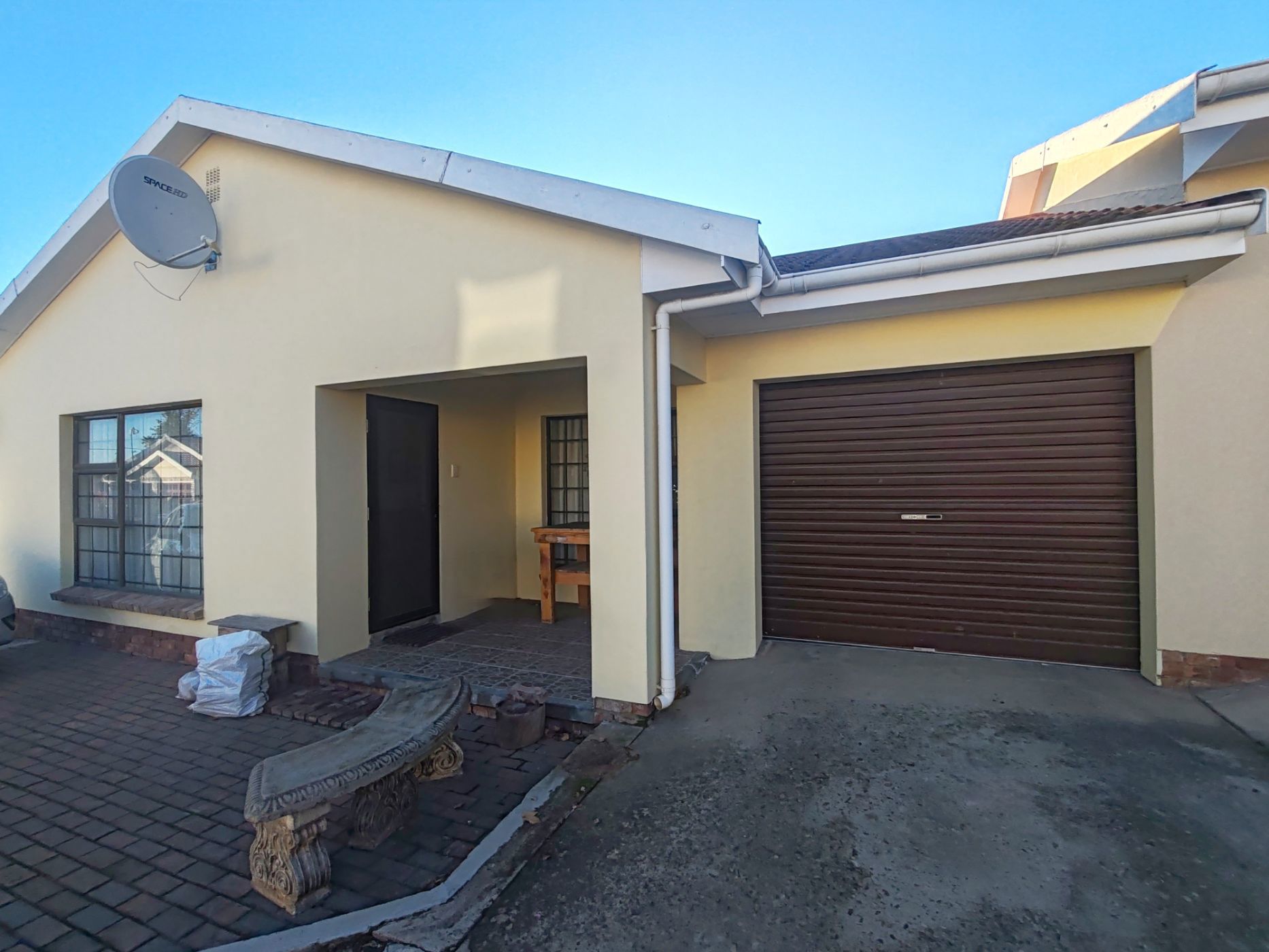 Townhouse for sale in Oudtshoorn Central - 1OU1704448