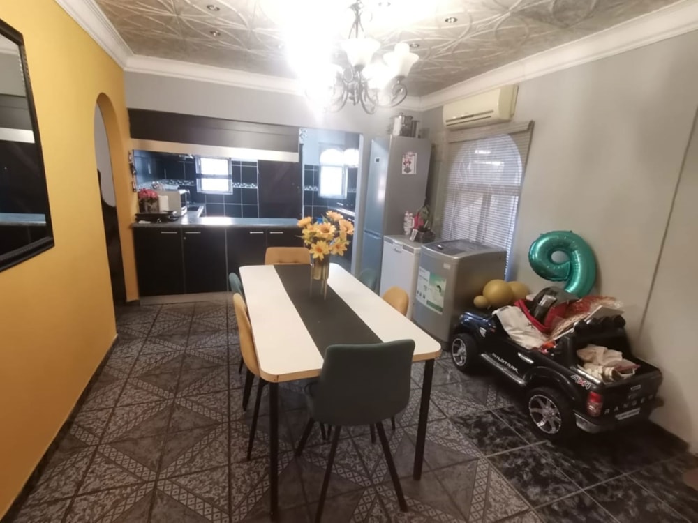 House for sale in Phoenix, KwaZulu-Natal - 1DA1704473