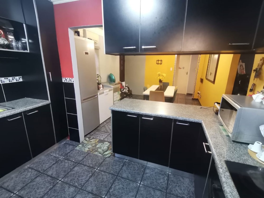 House for sale in Phoenix, KwaZulu-Natal - 1DA1704473