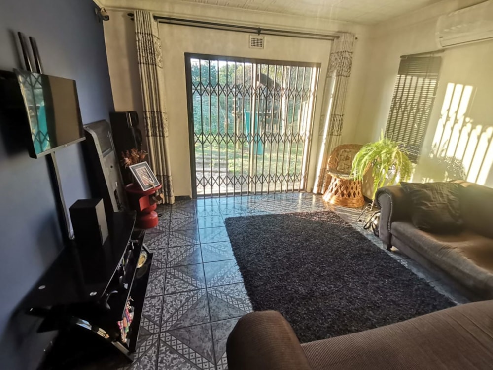 House for sale in Phoenix, KwaZulu-Natal - 1DA1704473