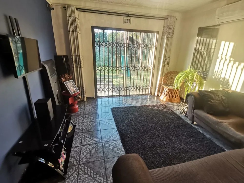 House for sale in Phoenix, KwaZulu-Natal - 1DA1704473 House for sale in Phoenix, KwaZulu-Natal - 1DA1704473