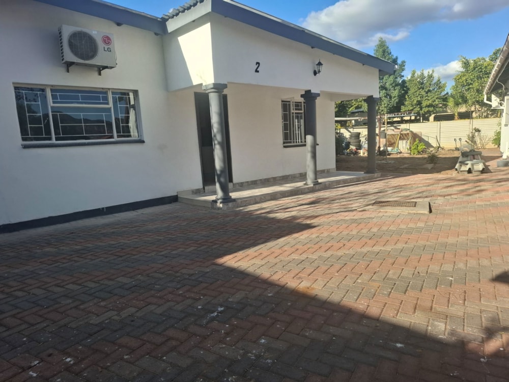 Cottage let in Phase 4, Botswana - 3BO1704611 Cottage let in Phase 4, Botswana - 3BO1704611