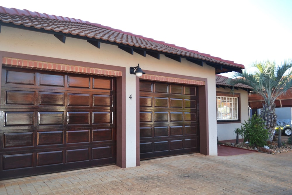 Security complex home for sale in Mookgopong (Naboomspruit) - 1MDM1704636