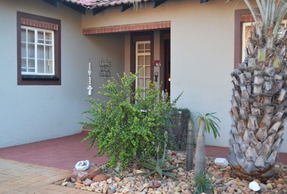 Security complex home for sale in Mookgopong (Naboomspruit) - 1MDM1704636