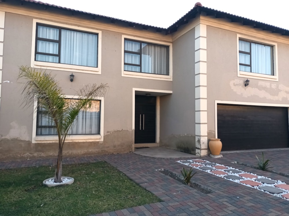 Double-storey house for sale in Sonneveld - 1BJ1705206 Double-storey house for sale in Sonneveld - 1BJ1705206