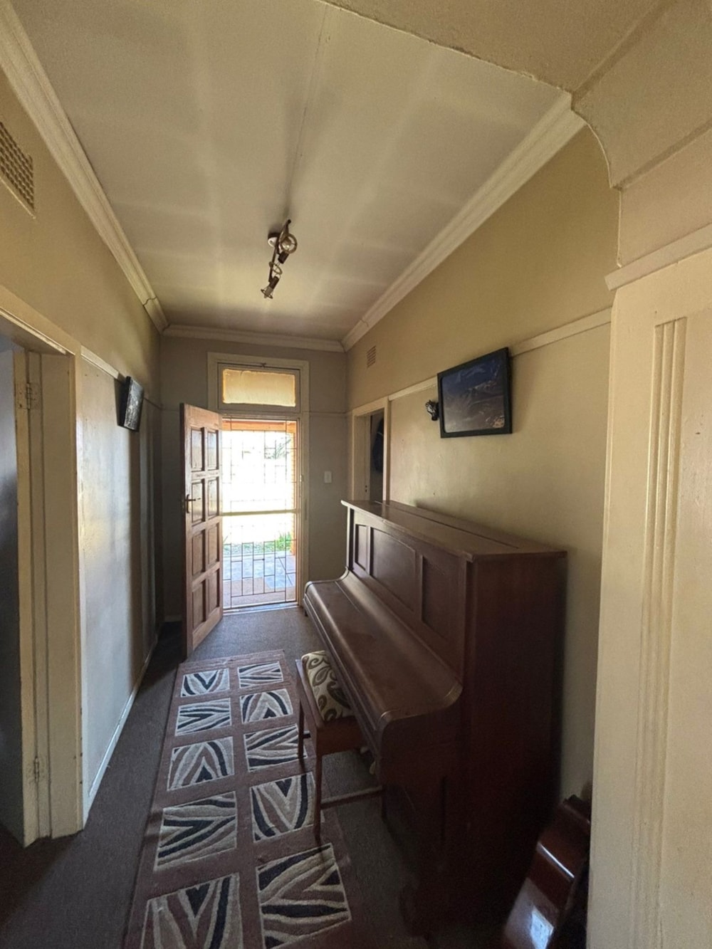 House for sale in Rothdene - 1VT1704917