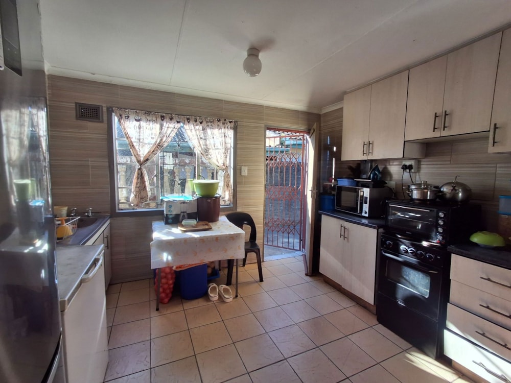 House for sale in Brackenham - 1RY1704943