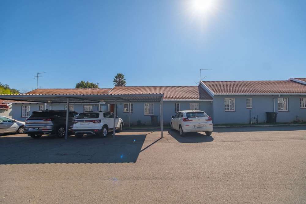 Townhouse for sale in Roodepoort West - RAN1705002 Townhouse for sale in Roodepoort West - RAN1705002