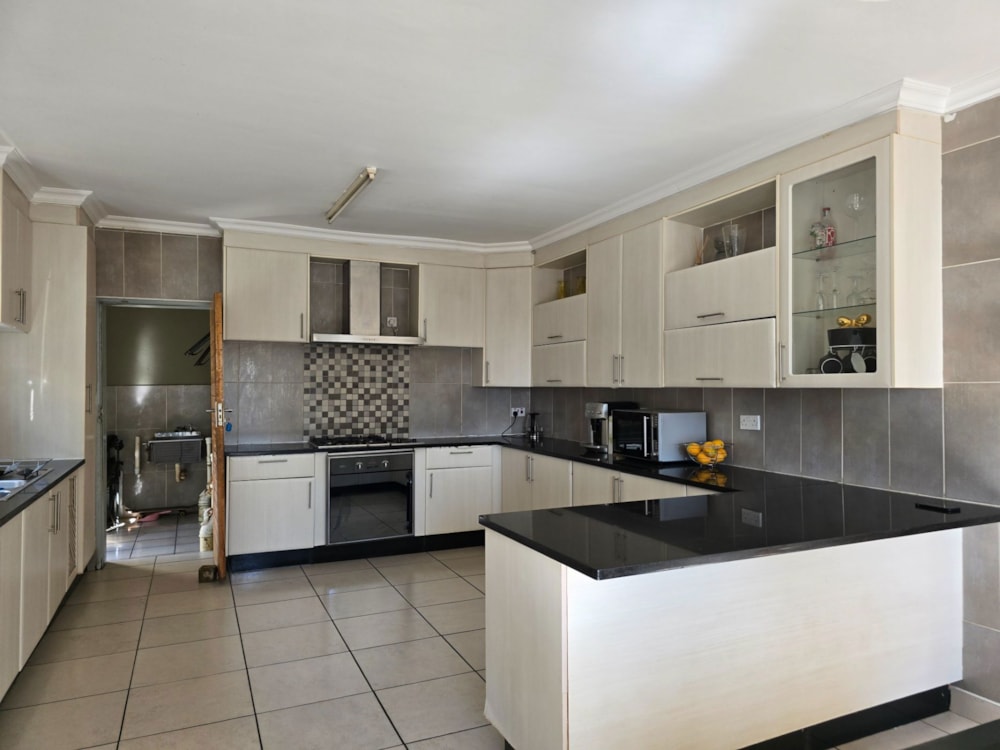 House for sale in Phase 4, Botswana - 3BO1705069 House for sale in Phase 4, Botswana - 3BO1705069