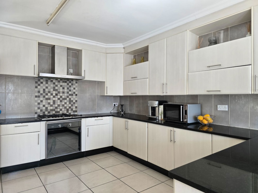 House for sale in Phase 4, Botswana - 3BO1705069 House for sale in Phase 4, Botswana - 3BO1705069