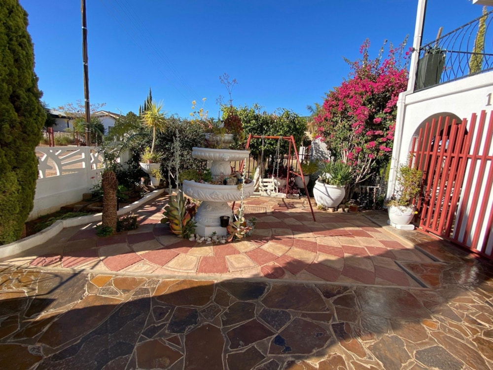 Double-storey house for sale in Keimoes - 1KAH1705249 Double-storey house for sale in Keimoes - 1KAH1705249