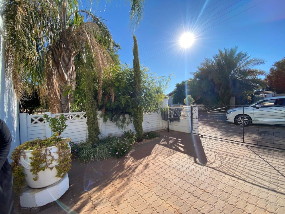 Double-storey house for sale in Keimoes - 1KAH1705249 Double-storey house for sale in Keimoes - 1KAH1705249