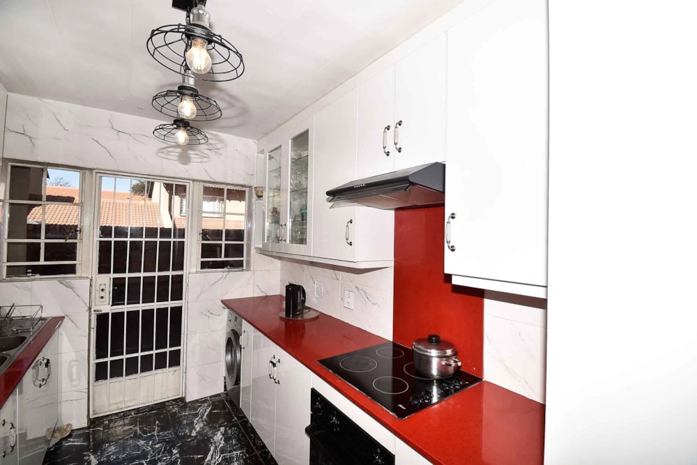 Security complex home for sale in Horison View - RDT1705279