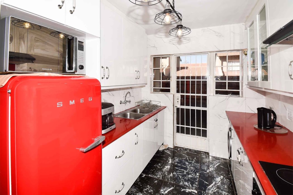 Security complex home for sale in Horison View - RDT1705279