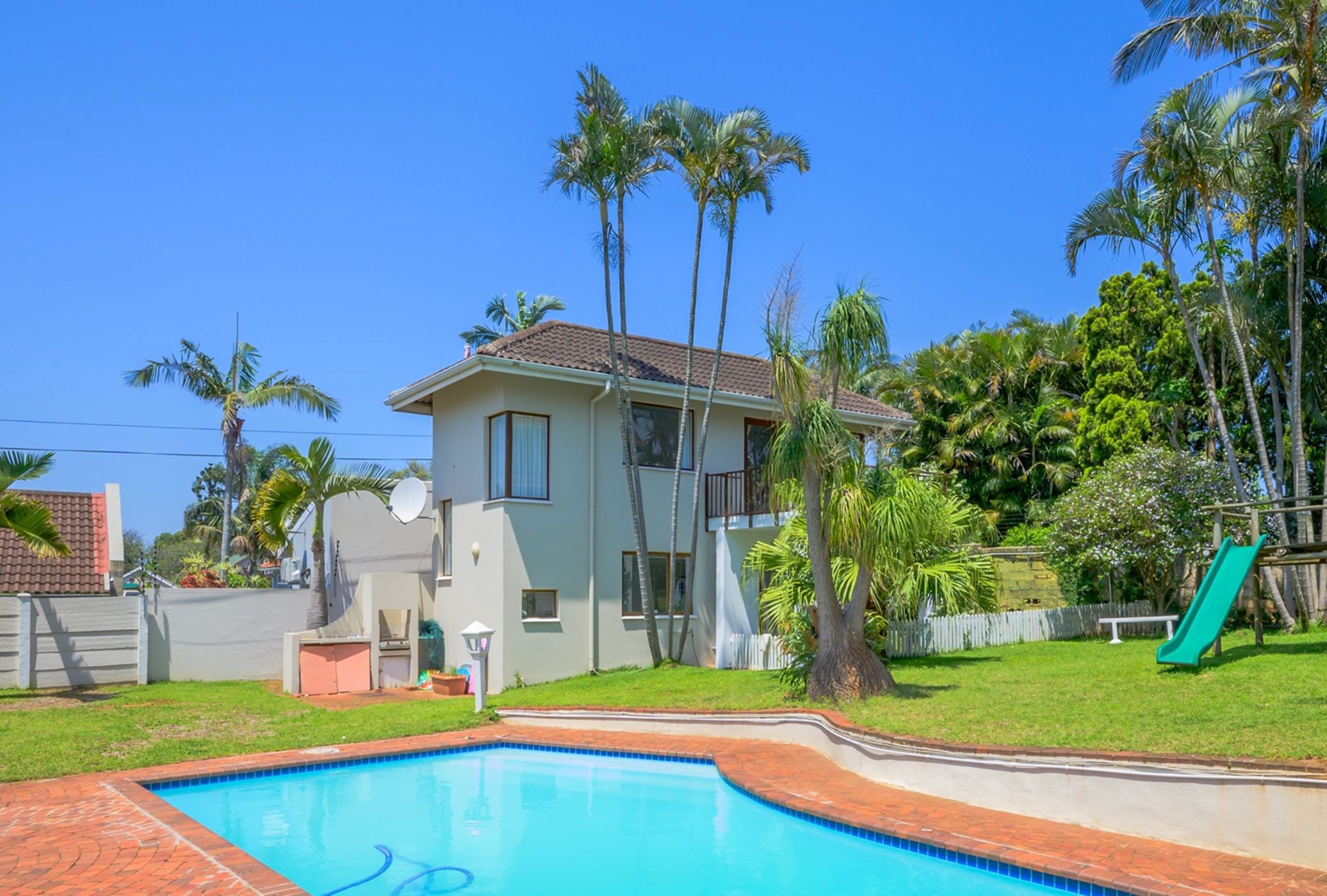 Double-storey apartment to rent in Durban North - 1ND1705427