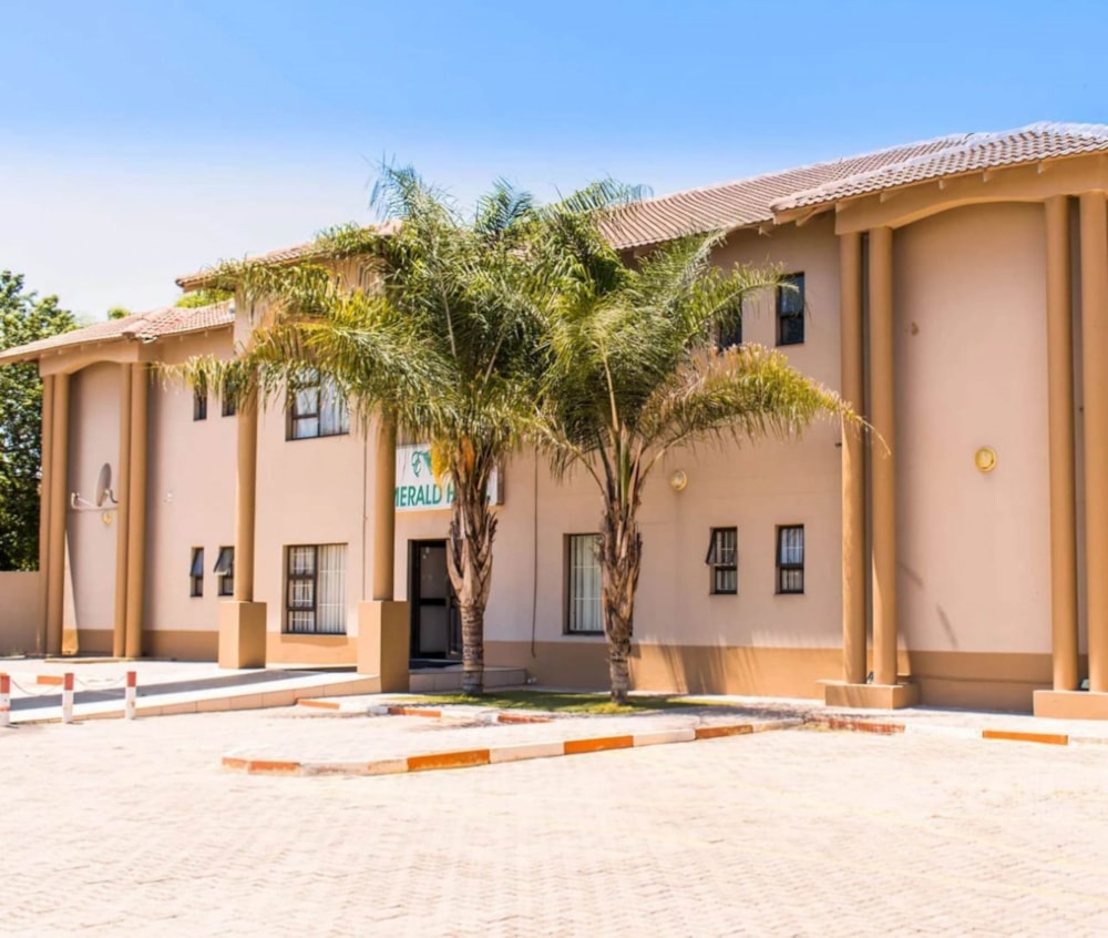 Commercial business to rent in Tlokweng, Botswana - 3BO1705730 Commercial business to rent in Tlokweng, Botswana - 3BO1705730