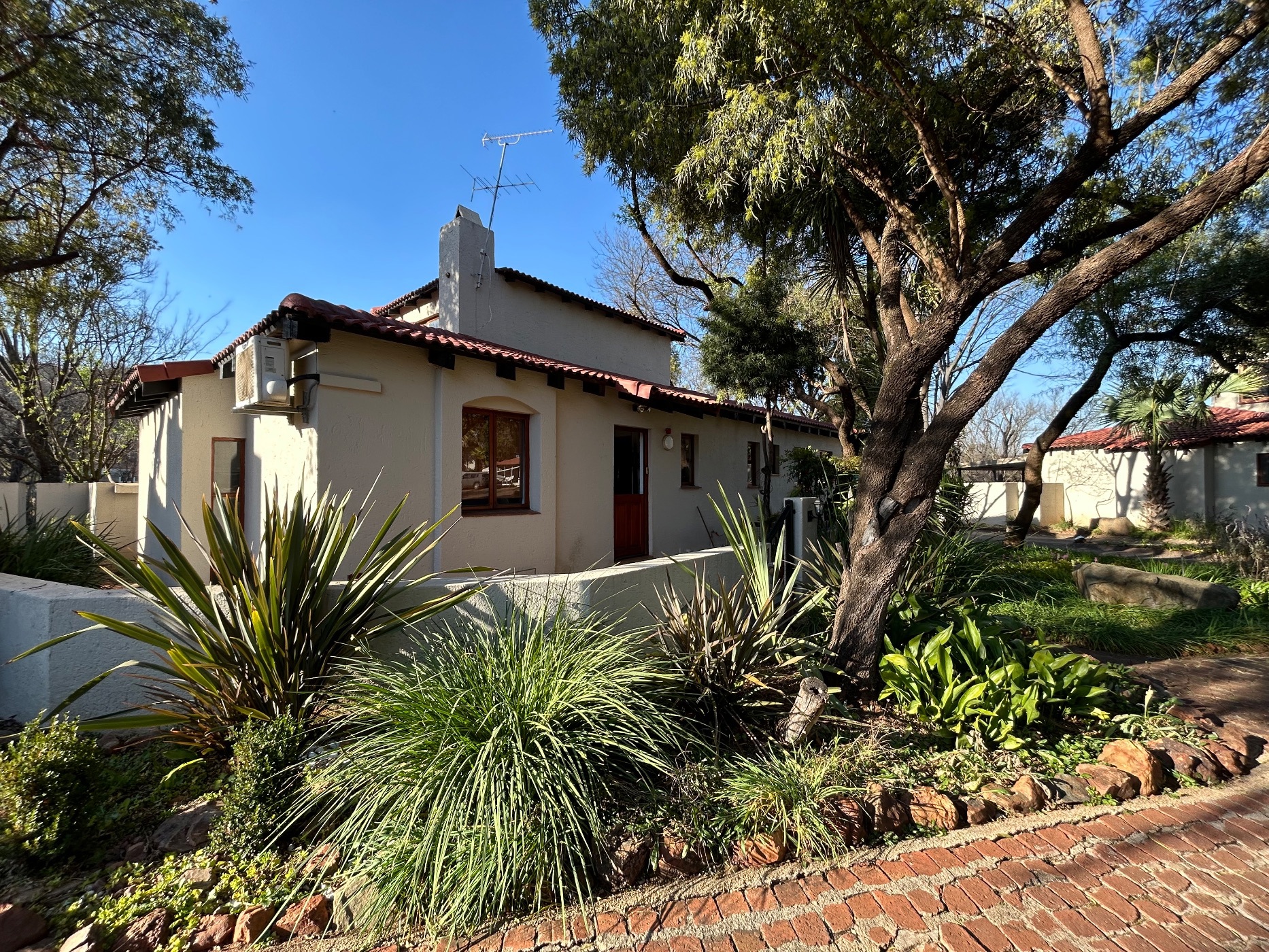 Security complex home for sale in Ile du Lac - 1HR1705738