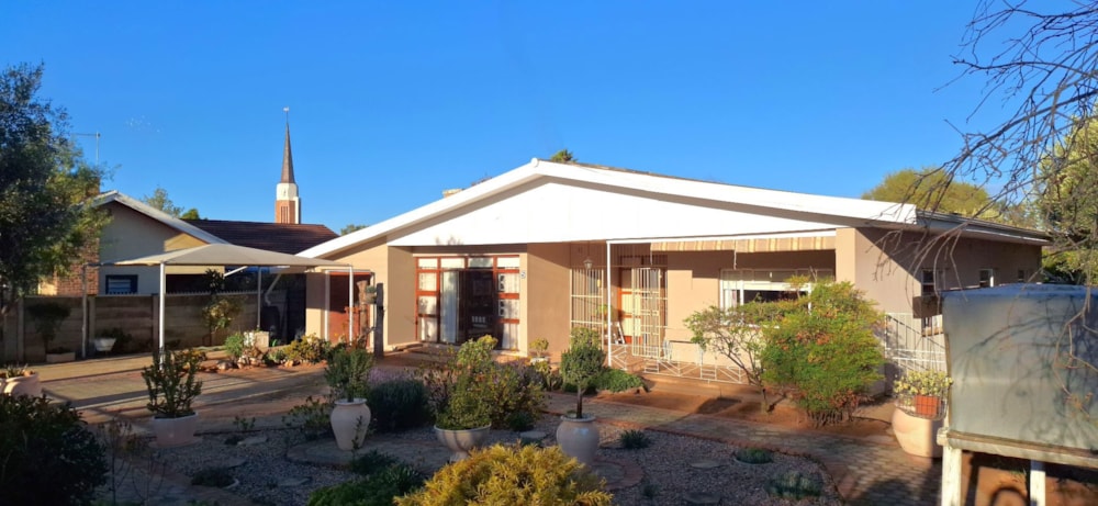 House for sale in Wesbank, Oudtshoorn - 1OU1705856 House for sale in Wesbank, Oudtshoorn - 1OU1705856