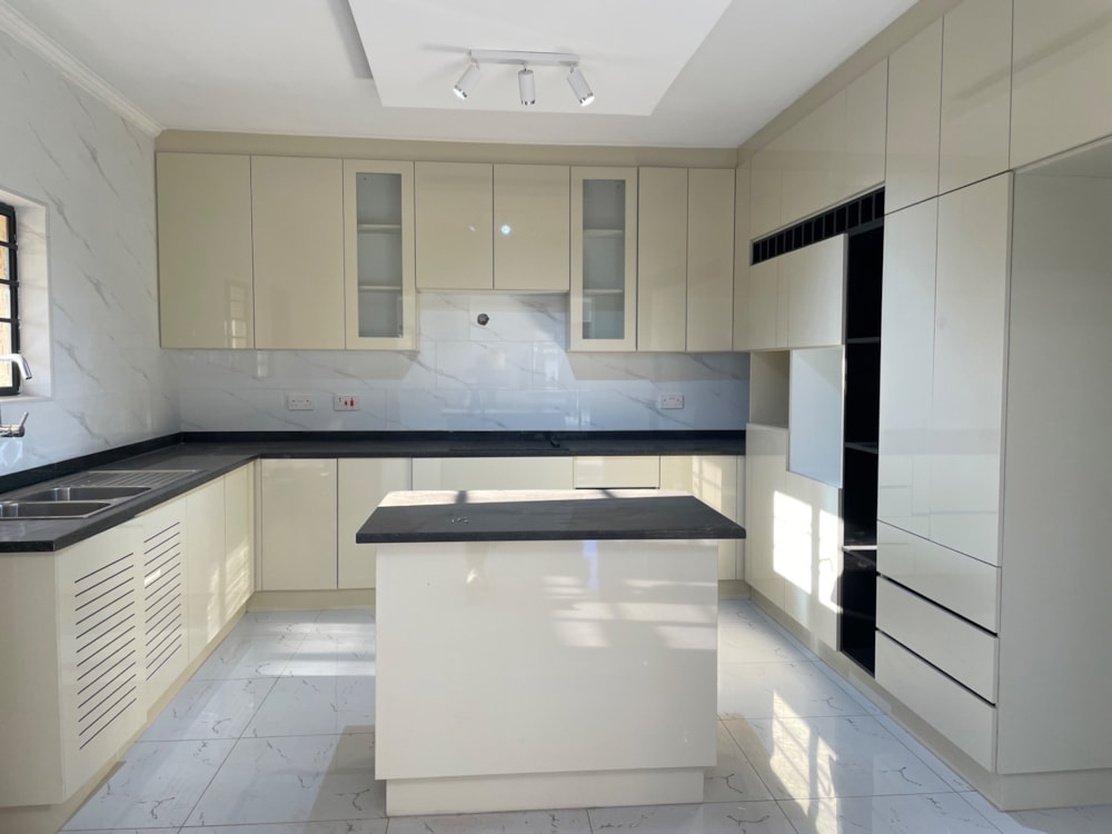 House for sale in Block 9, Botswana - 3BO1705873 House for sale in Block 9, Botswana - 3BO1705873