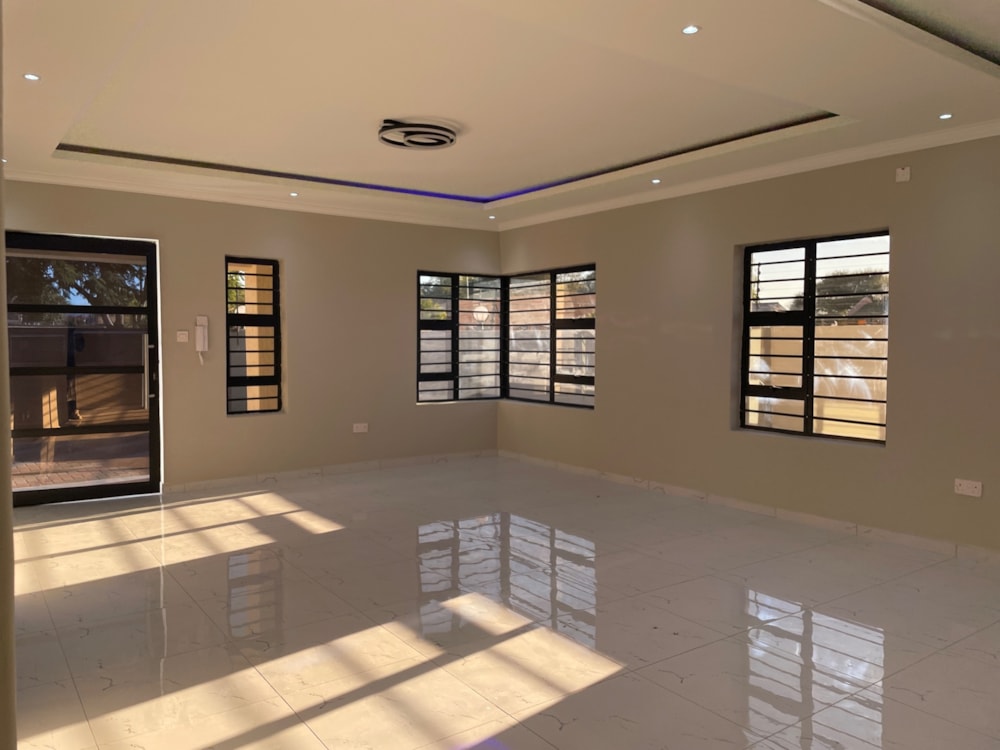 House for sale in Block 9, Botswana - 3BO1705873 House for sale in Block 9, Botswana - 3BO1705873