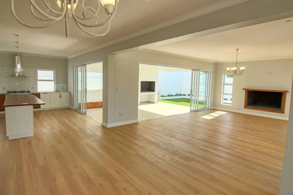 Double-storey house for sale in Shelley Point - LA1705865 Double-storey house for sale in Shelley Point - LA1705865