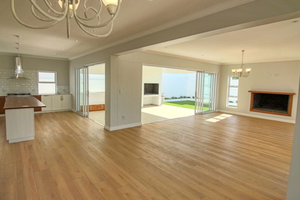 Double-storey house for sale in Shelley Point - LA1705865 Double-storey house for sale in Shelley Point - LA1705865