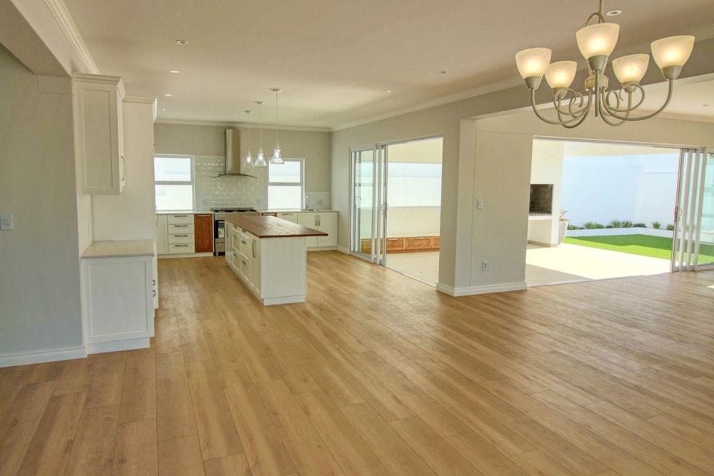 Double-storey house for sale in Shelley Point - LA1705865 Double-storey house for sale in Shelley Point - LA1705865