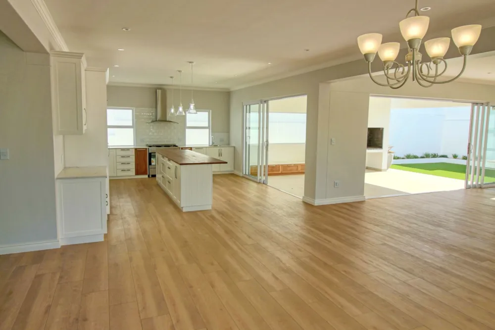 Double-storey house for sale in Shelley Point - LA1705865 Double-storey house for sale in Shelley Point - LA1705865