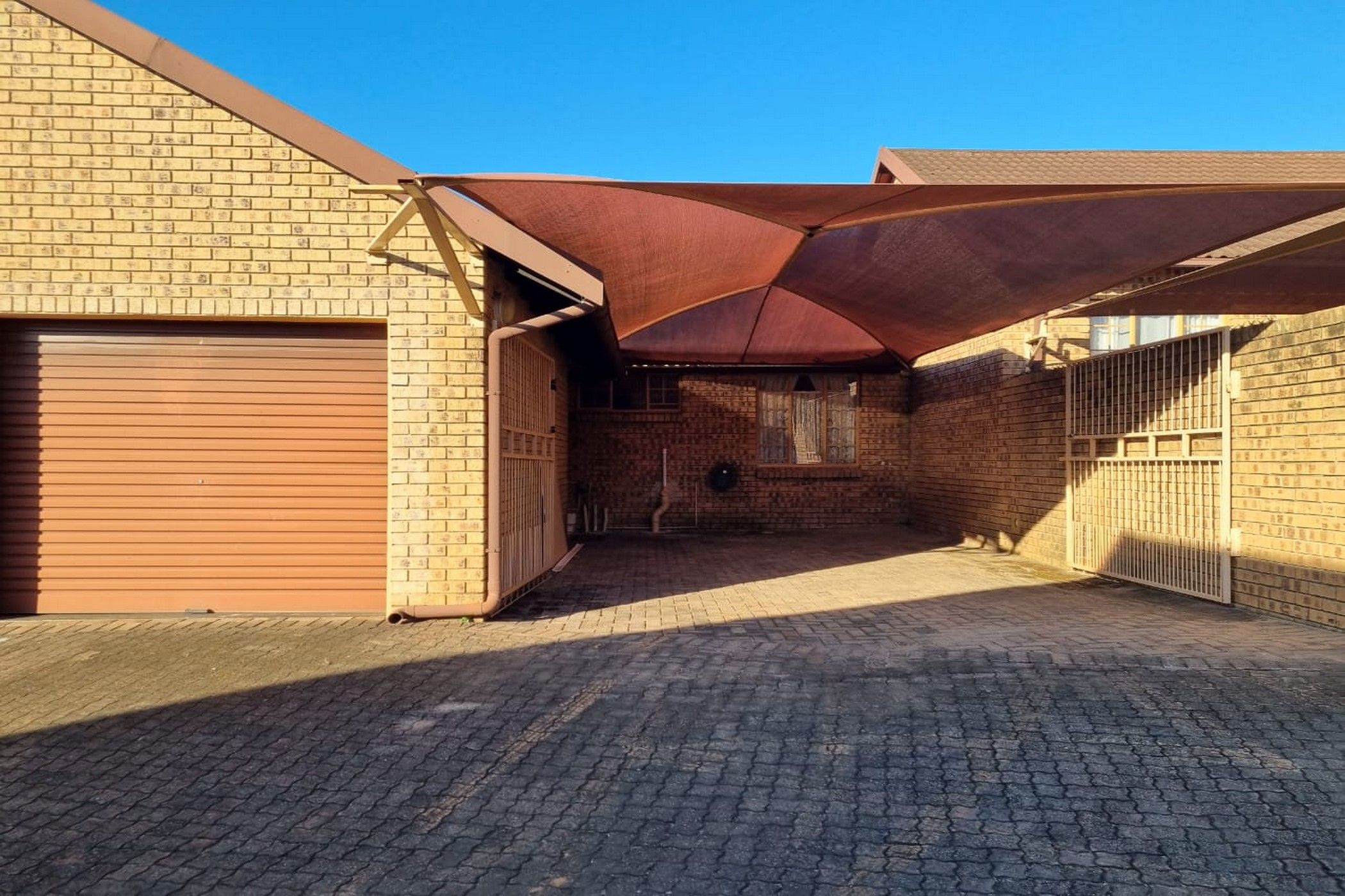 Security complex home for sale in White River - 1WR1706039