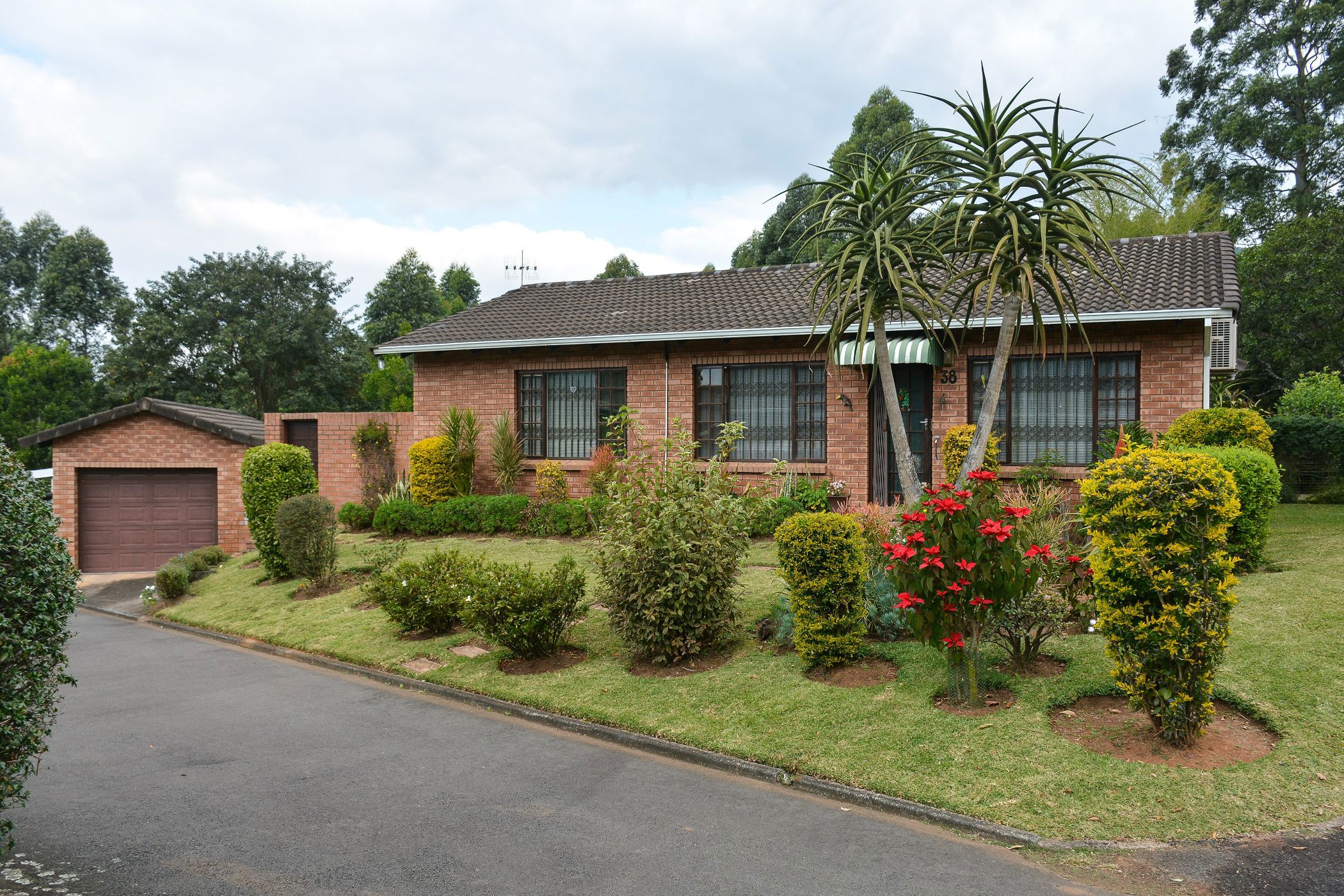 Townhouse sold in Montrose - 1PM1703317