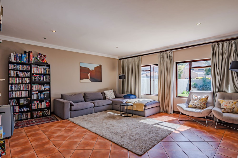 Double-storey house let in Silver Lakes Golf Estate - PTL1705046 Double-storey house let in Silver Lakes Golf Estate - PTL1705046