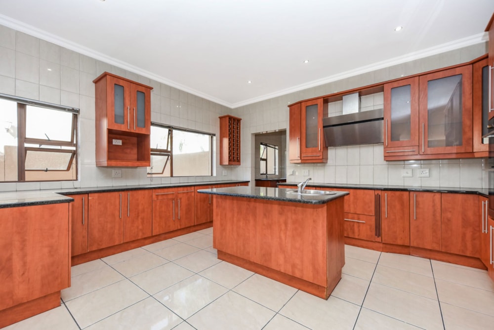 Security complex home sold in Dainfern Area - FW1704228